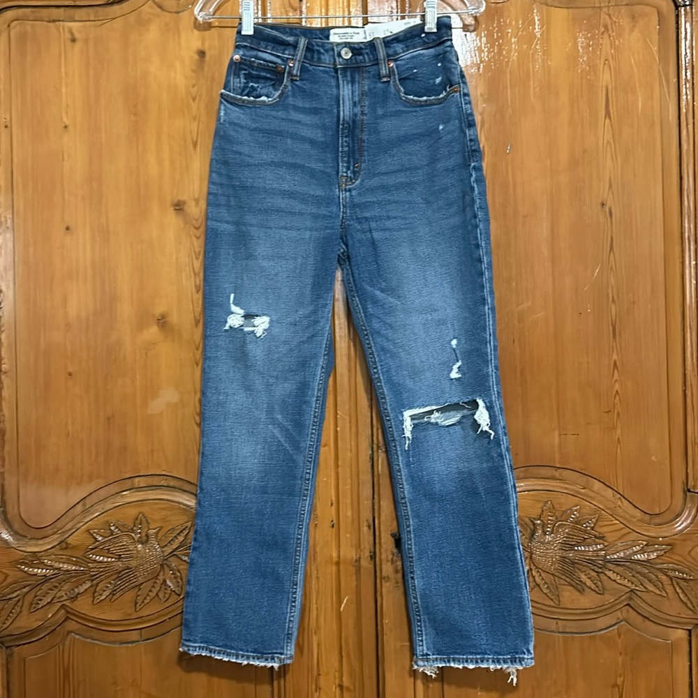 NWT Abercrombie & Fitch Ankle Straight Ultra High Rise Distressed Jeans